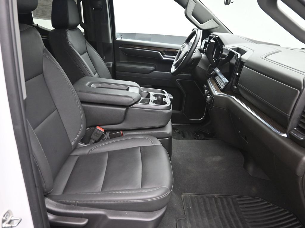 Used 2025 Chevrolet Silverado 1500 LT w/ Leather Package AWD/4WD image 7