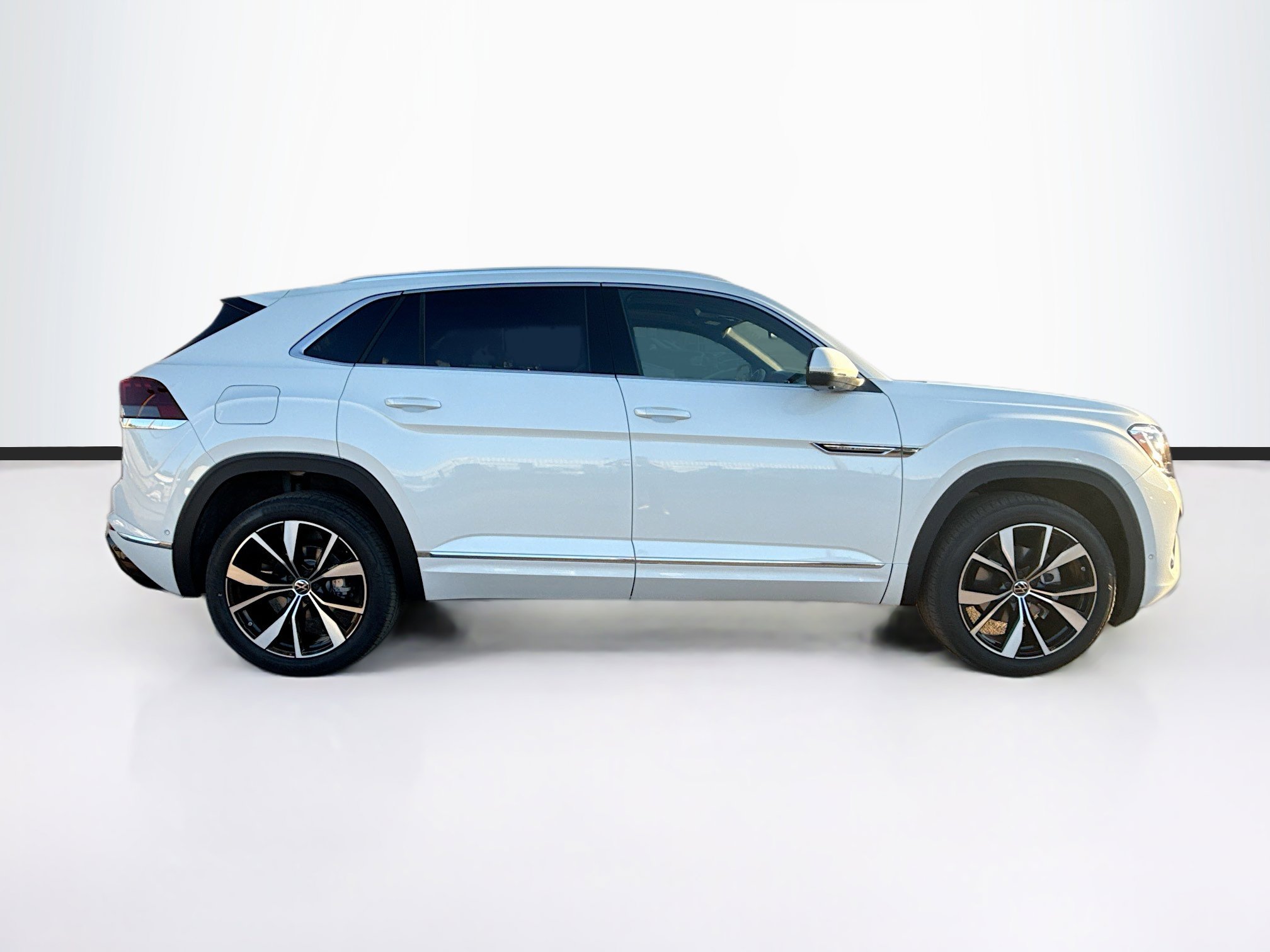New 2026 Volkswagen Atlas Cross Sport SEL Premium R-Line image 2
