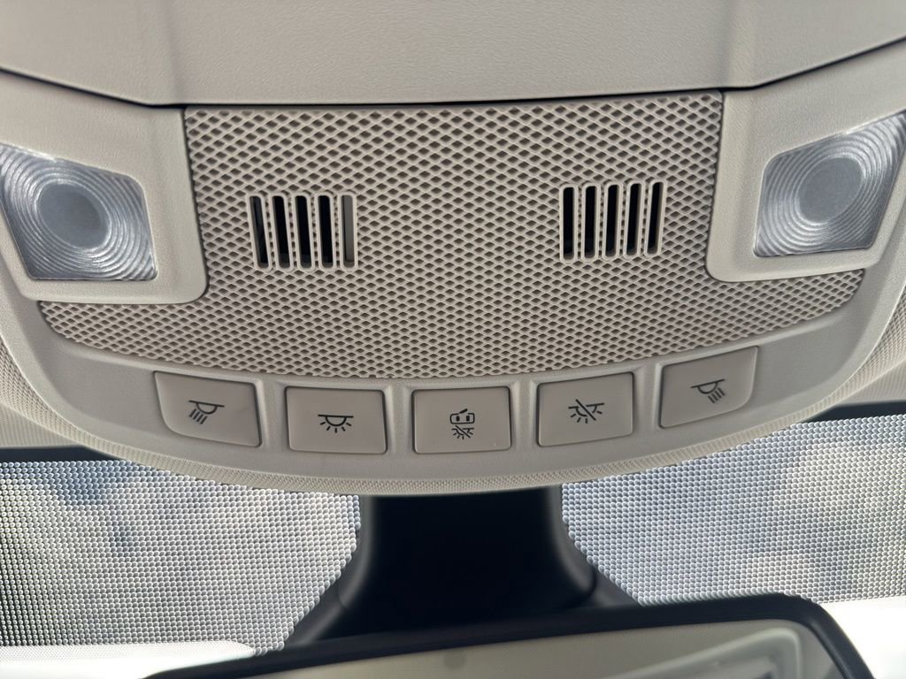 Used 2021 Ford Edge Titanium image 41