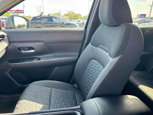 Used 2025 Nissan Kicks SV image 30