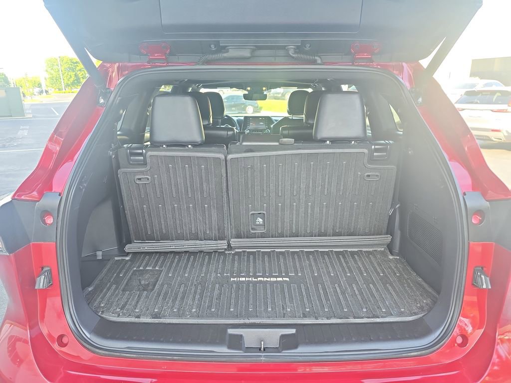 Used 2021 Toyota Highlander XSE FWD image 12