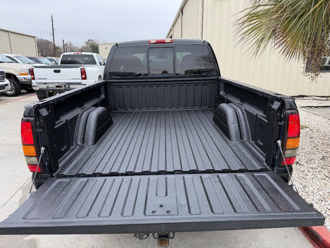 Used 2007 GMC Sierra 2500 SLE w/ Heavy-Duty Power Package image 11