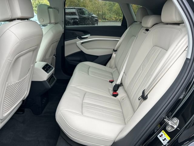 Used 2024 Audi Q8 e-tron Premium image 16