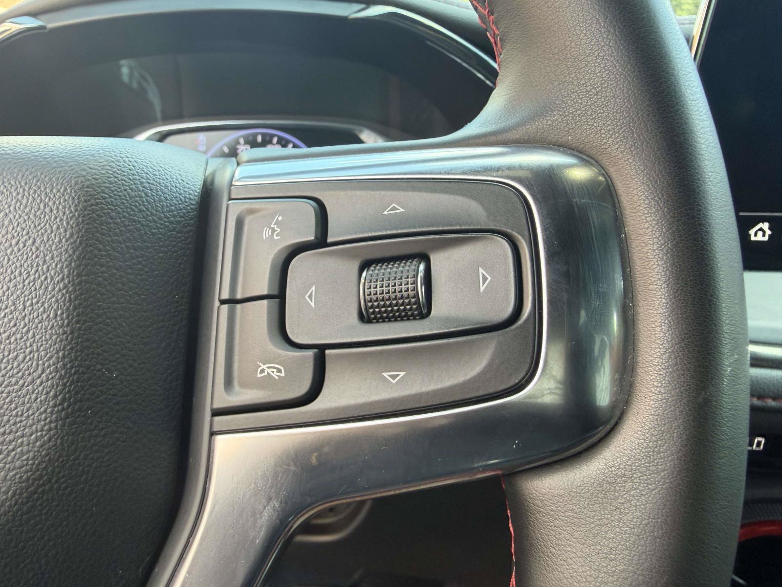 Used 2025 Chevrolet Blazer RS FWD image 8