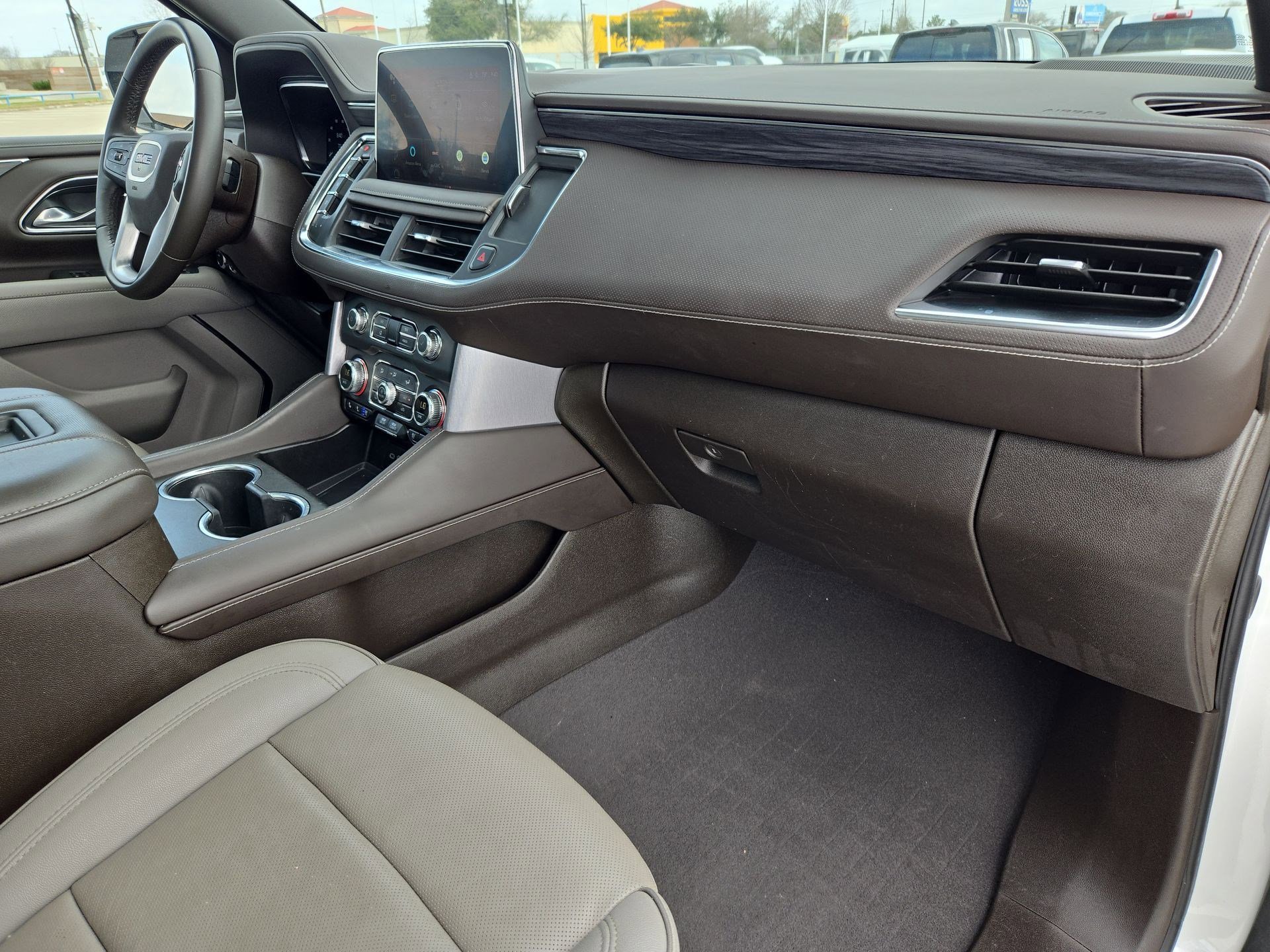 Used 2024 GMC Yukon XL SLT image 33