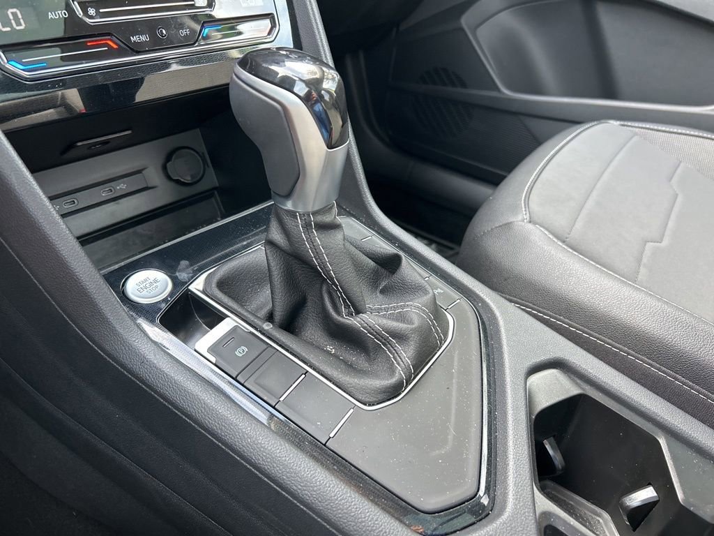 Certified 2025 Volkswagen Taos SE image 35