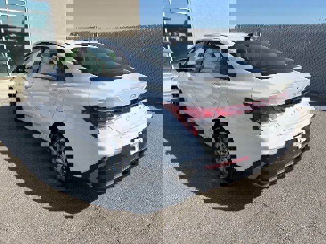 New 2026 Hyundai Elantra SE image 3