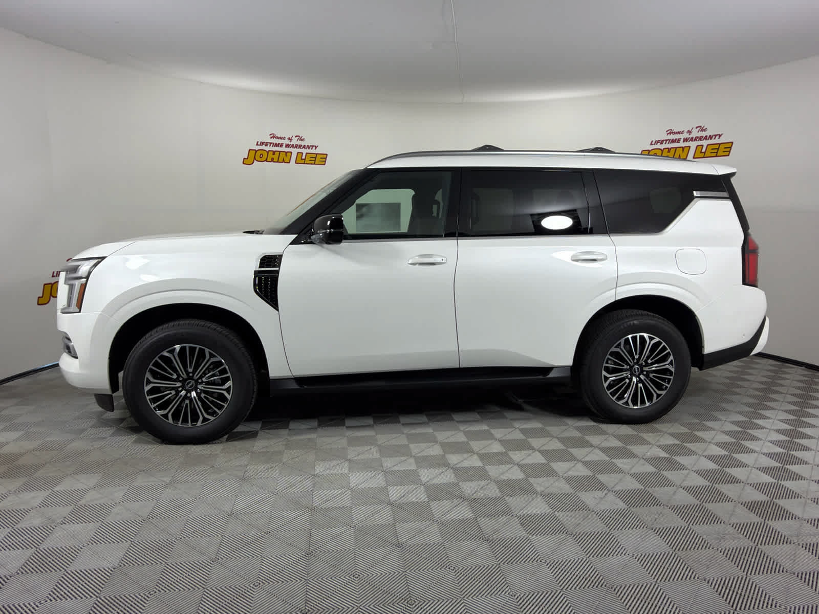 New 2026 Nissan Armada SL w/ Captain's Chari Seat Package AWD/4WD image 2