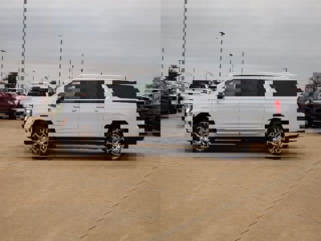 New 2026 GMC Yukon XL Denali w/ Sun & Power Step Package image 10