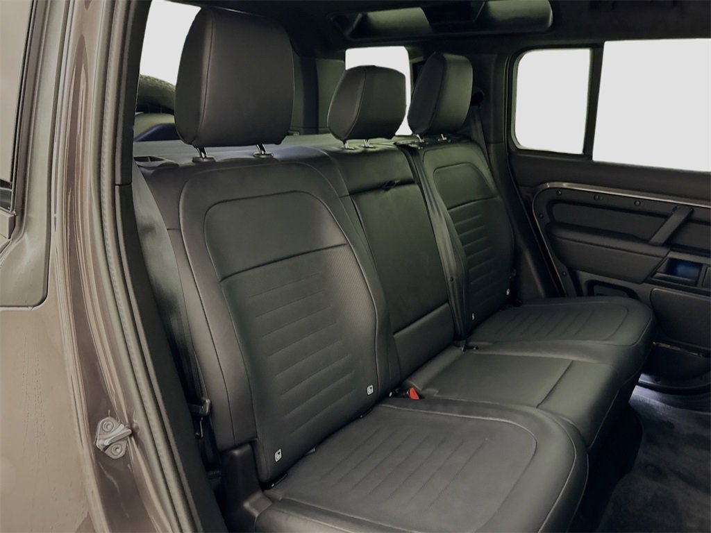 Used 2025 Land Rover Defender 110 image 31