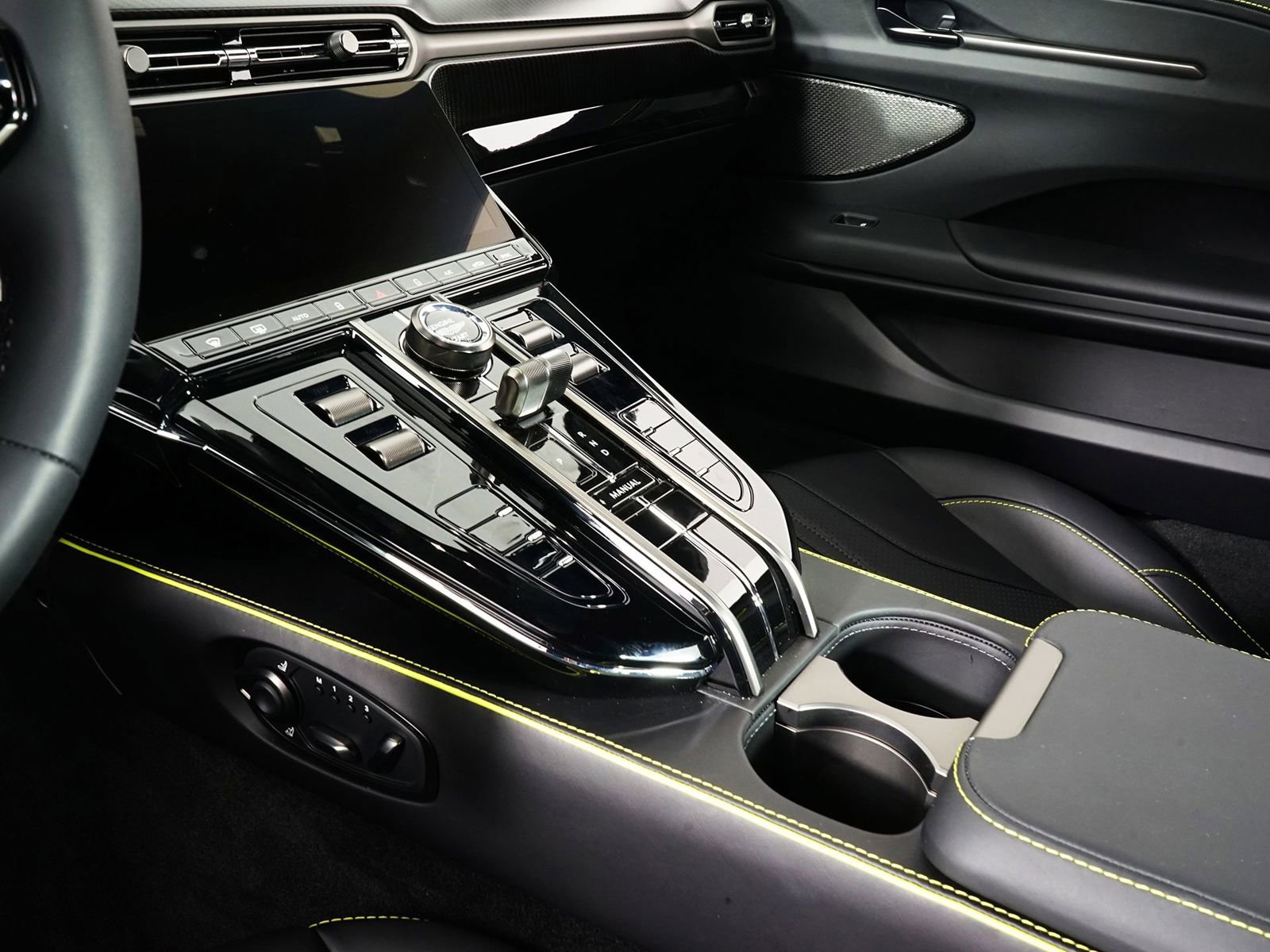 New 2026 Aston Martin V8 Vantage Coupe RWD image 20