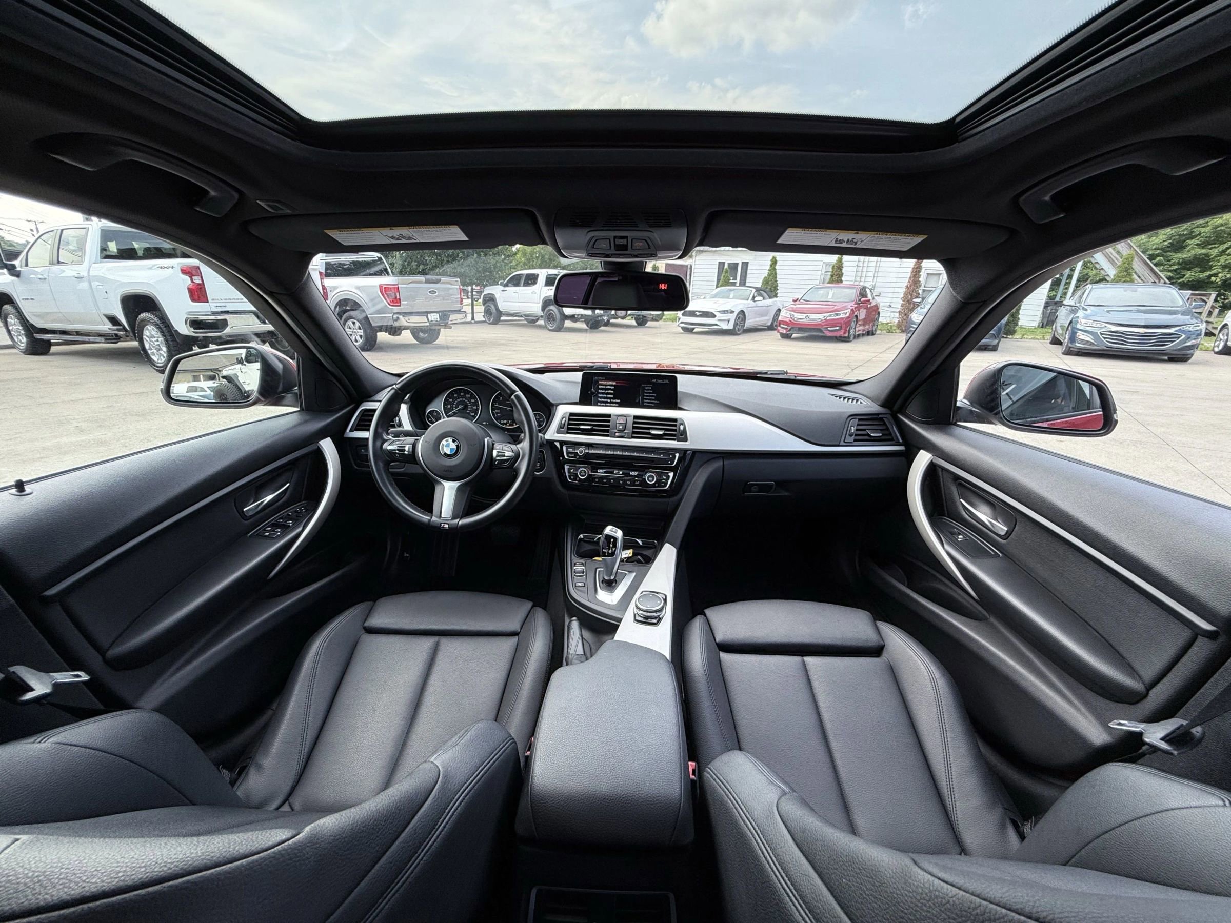 Used 2017 BMW 320i Sedan image 12