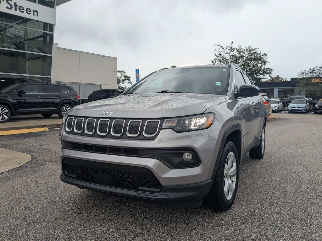 Used 2022 Jeep Compass Latitude AWD/4WD image 3