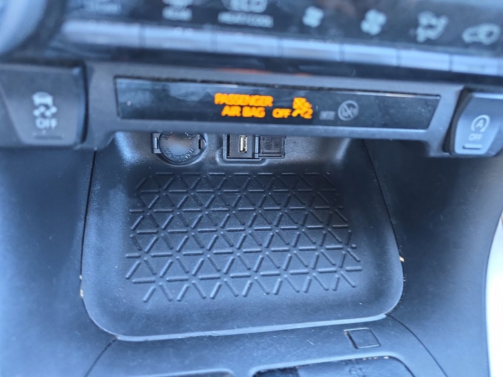 Used 2021 Toyota RAV4 XLE image 27