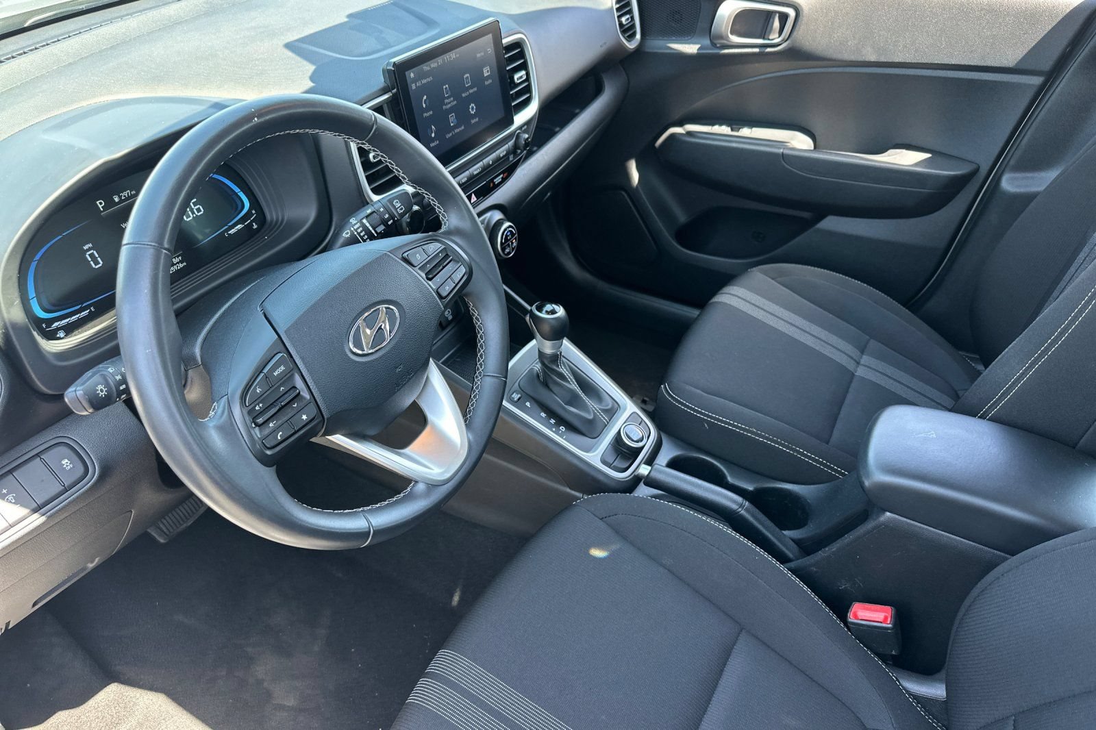 Used 2025 Hyundai Venue SEL FWD image 11