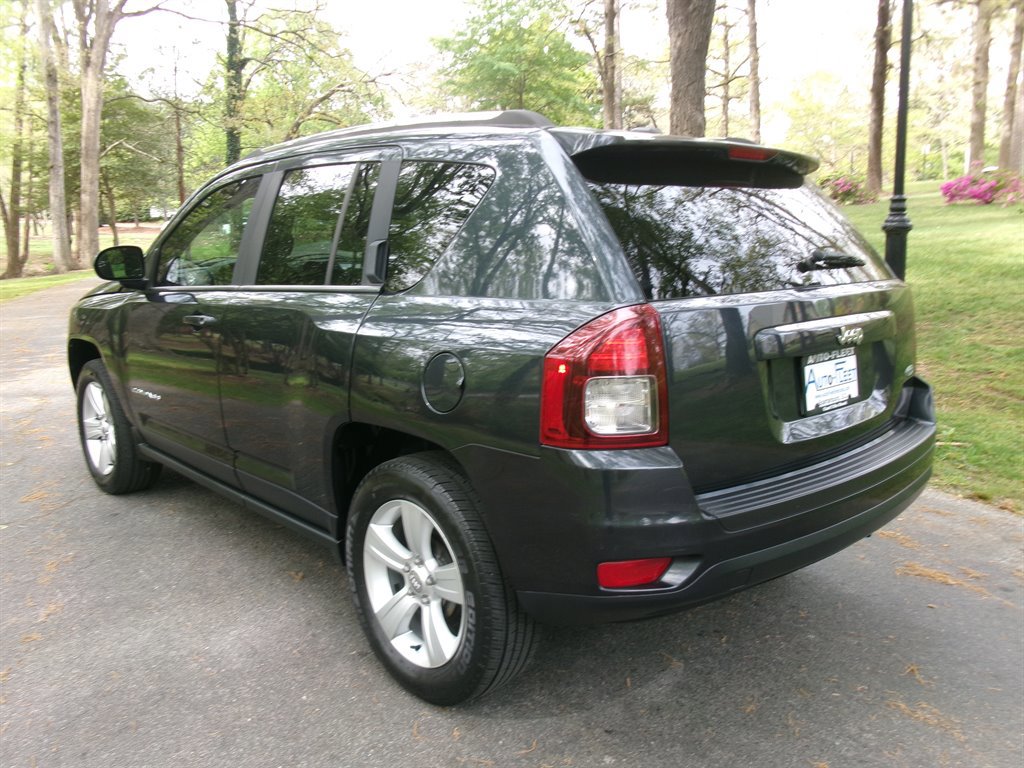 Used 2014 Jeep Compass Latitude w/ Sun/Sound Group FWD image 7