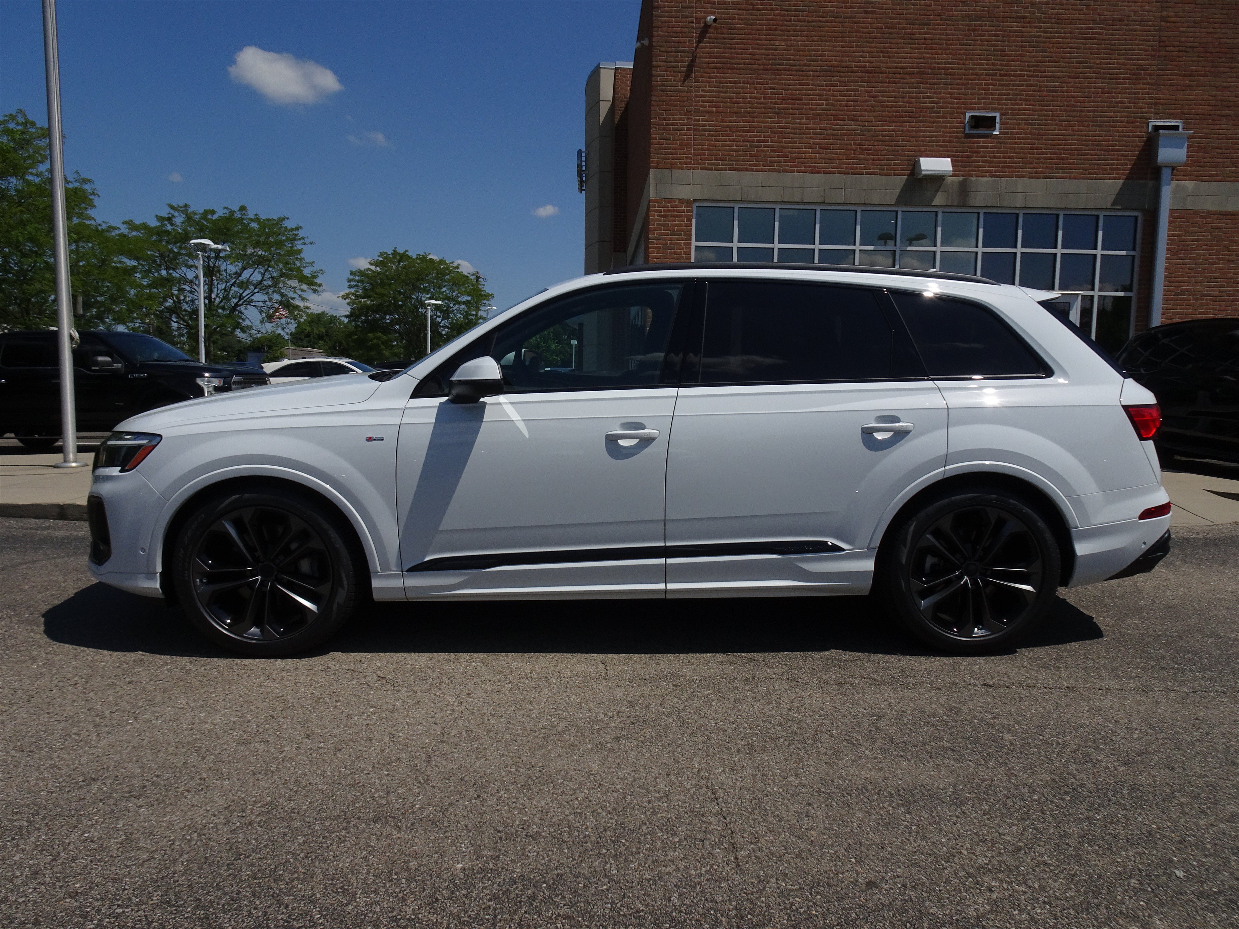 New 2026 Audi Q7 Premium Plus AWD/4WD image 2