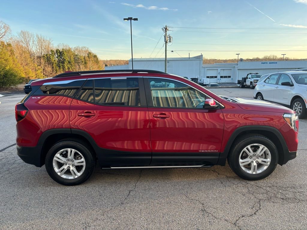 Used 2024 GMC Terrain SLE w/ Driver Convenience Package image 6