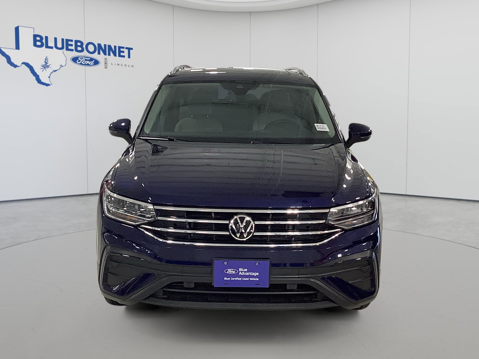 Used 2022 Volkswagen Tiguan SE FWD image 2