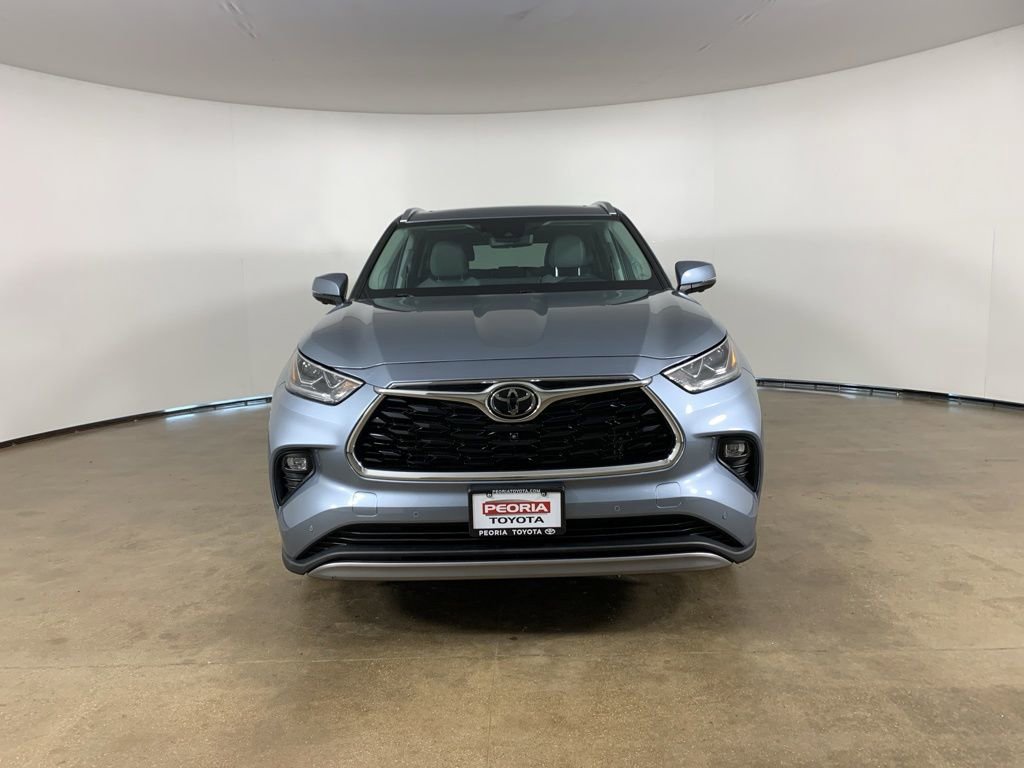 Used 2023 Toyota Highlander Platinum AWD/4WD image 3