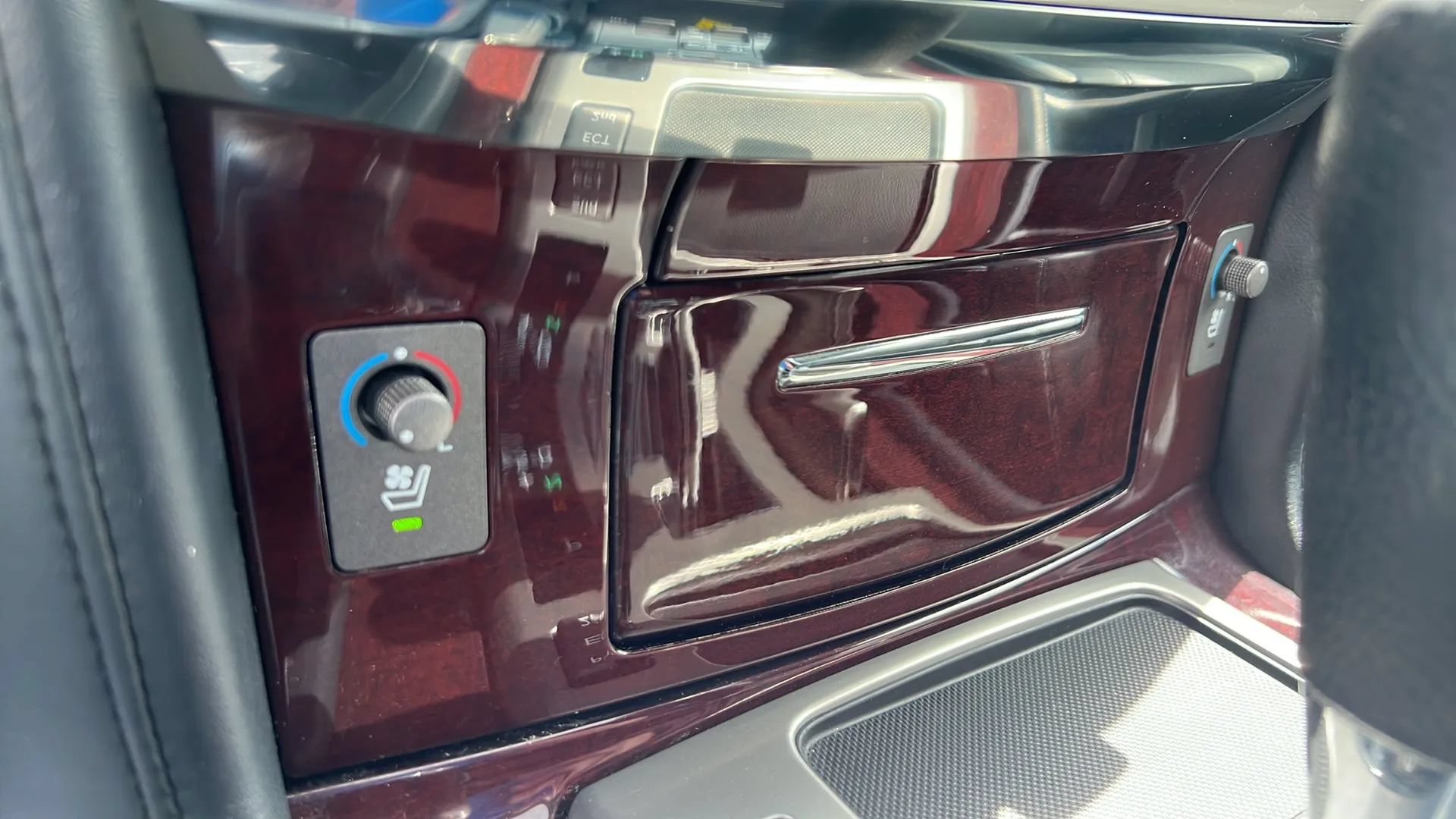 Used 2013 Lexus LX 570 4WD w/ Luxury Pkg image 31