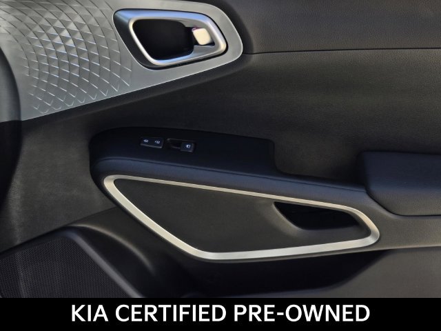 Certified 2025 Kia Soul LX w/ LX Technology Package FWD image 8