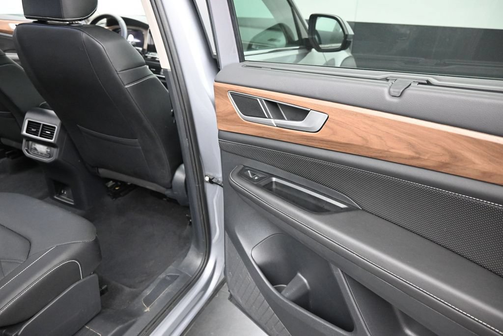 Used 2025 Volkswagen Atlas SE FWD image 18