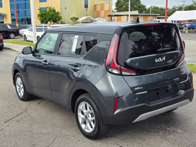 Certified 2025 Kia Soul LX w/ LX Technology Package FWD image 9