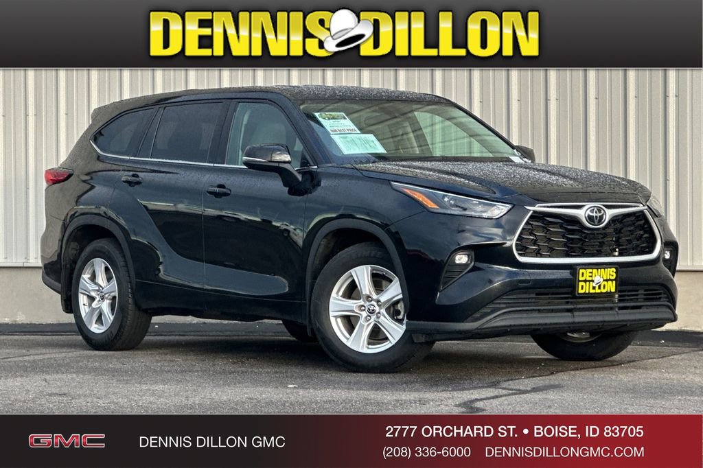 Used 2022 Toyota Highlander LE image 1