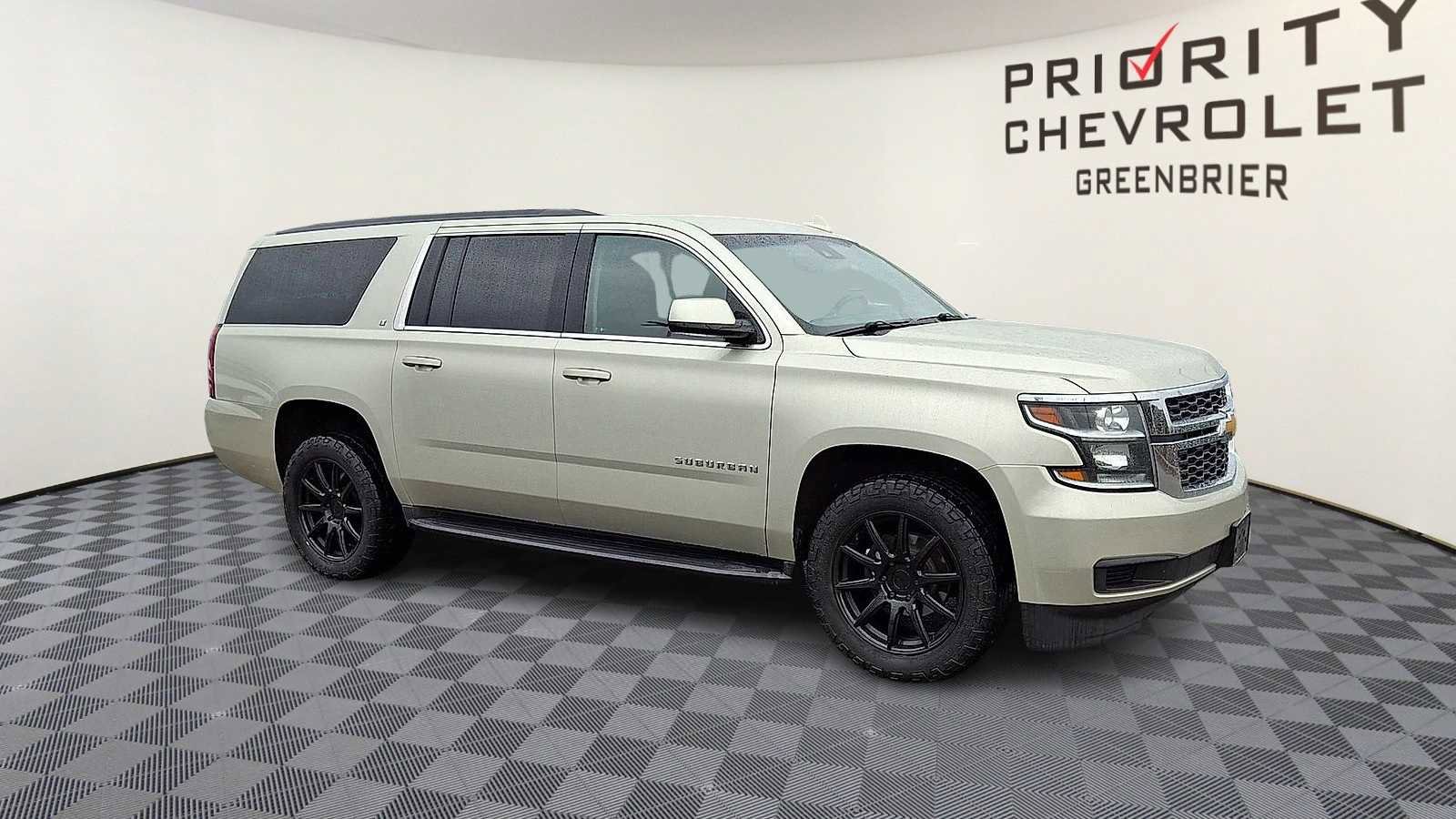Used 2017 Chevrolet Suburban LT image 2