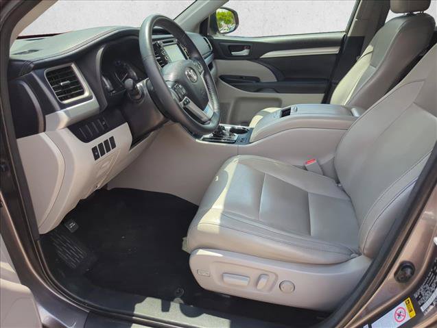 Used 2015 Toyota Highlander XLE FWD image 13