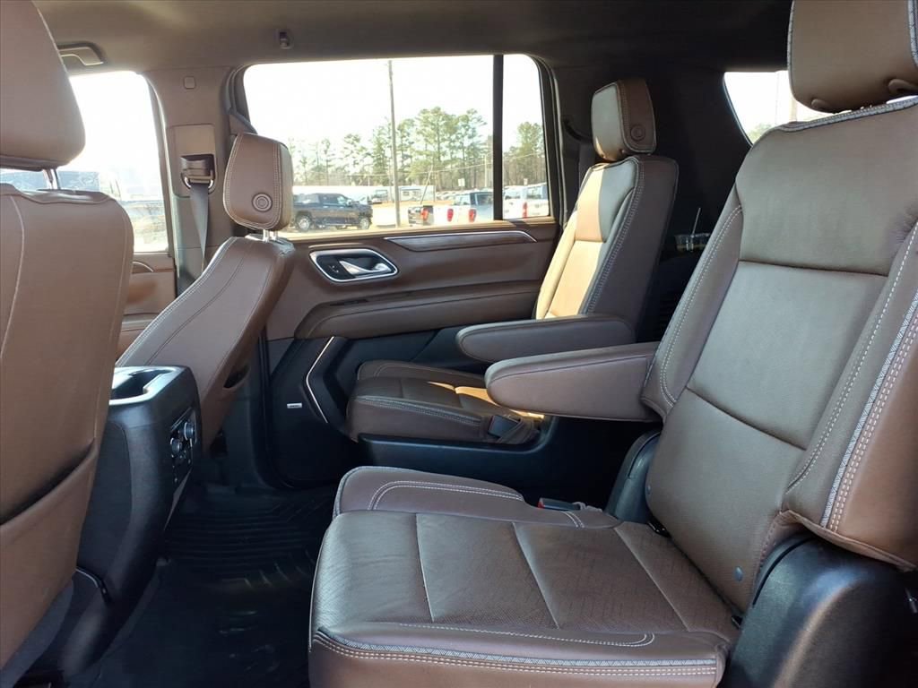 Used 2024 Chevrolet Suburban High Country image 18