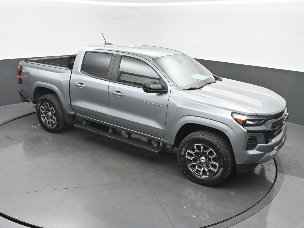 Used 2025 Chevrolet Colorado Z71 w/ Technology Package AWD/4WD image 47