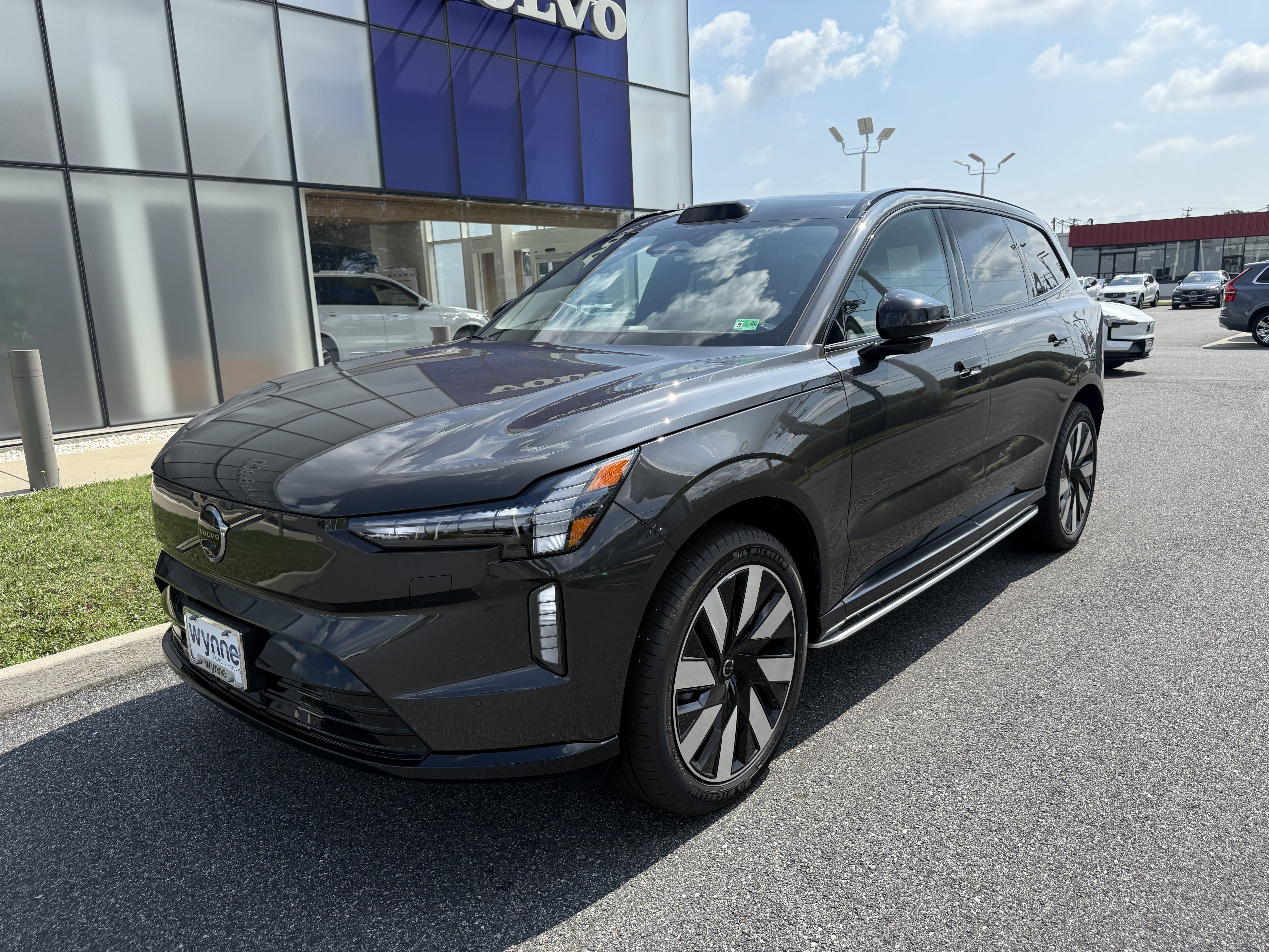 New 2025 Volvo EX90 Plus image 3