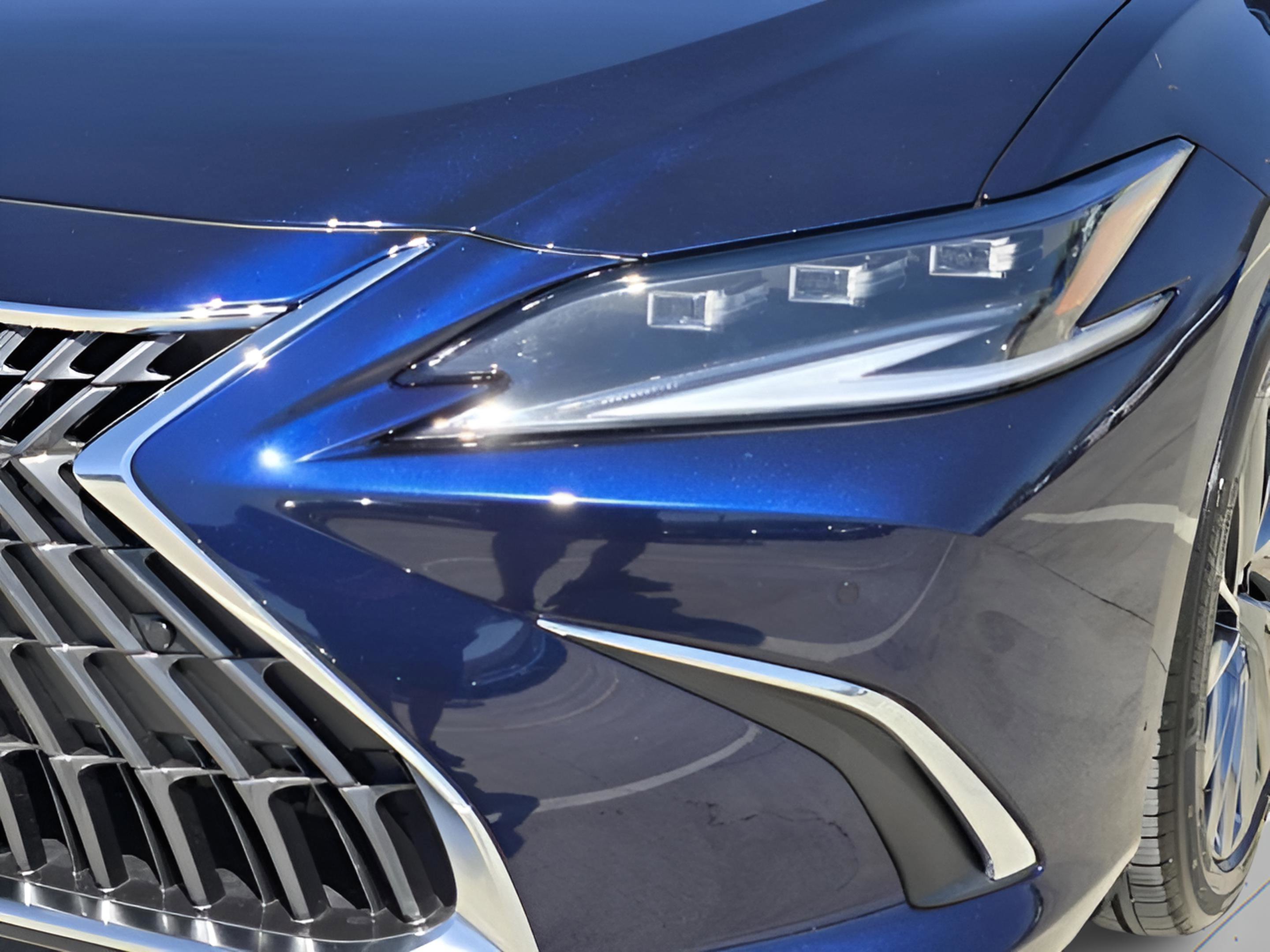 Used 2025 Lexus ES 350 Ultra Luxury w/ Accessory Package (Z2) image 29