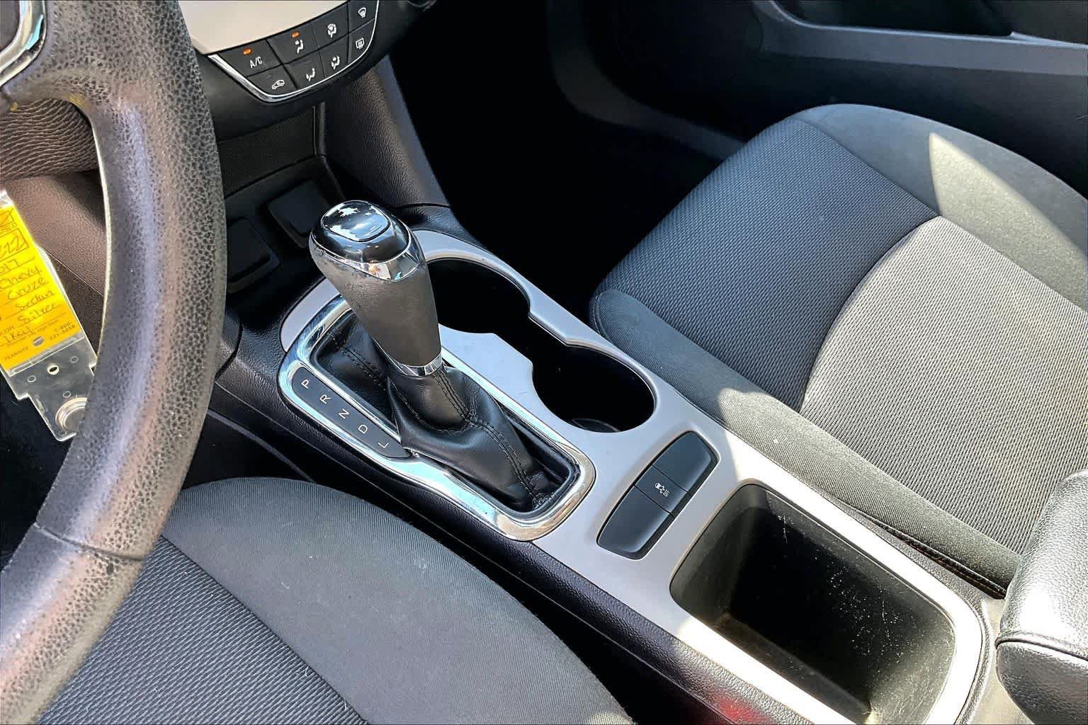 Used 2017 Chevrolet Cruze LS FWD image 14