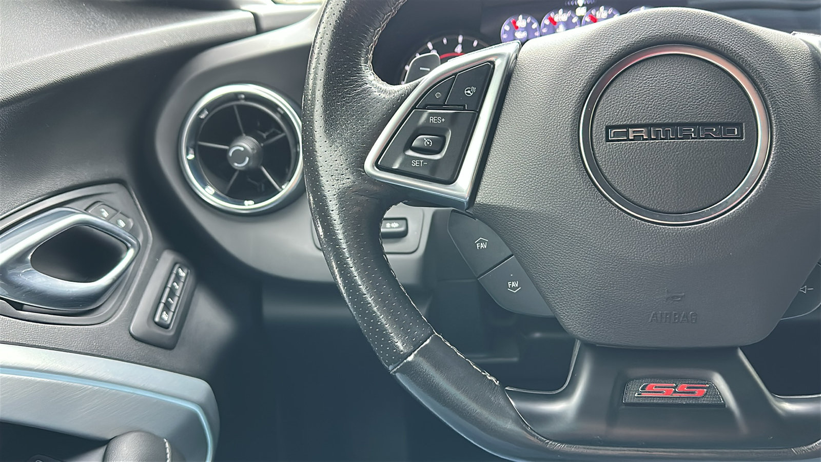 Used 2020 Chevrolet Camaro SS RWD image 19