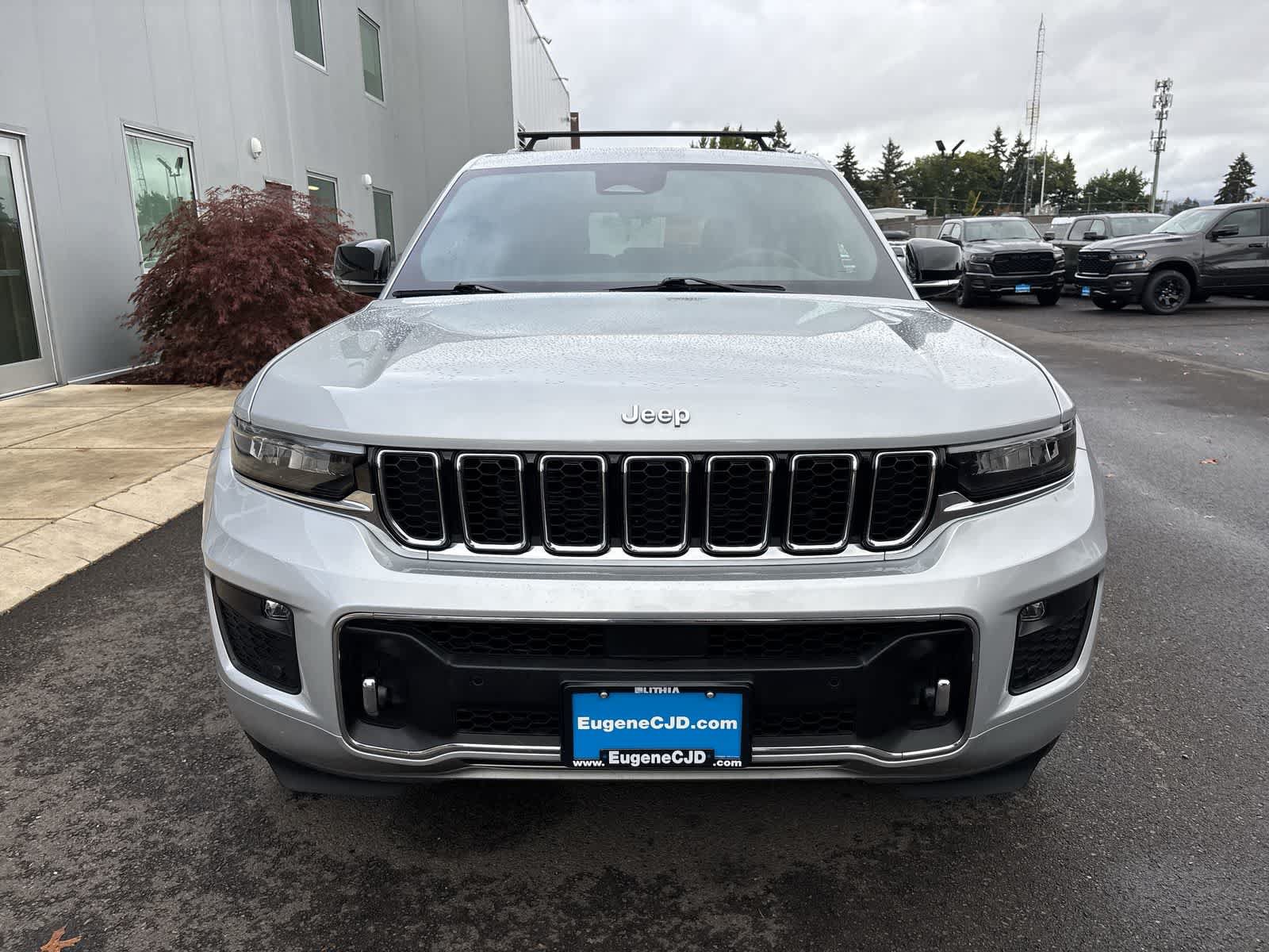 Used 2024 Jeep Grand Cherokee Overland w/ Luxury Tech Group IV AWD/4WD image 6