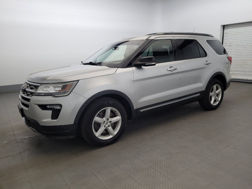 Used 2018 Ford Explorer XLT w/ Equipment Group 201A FWD image 2
