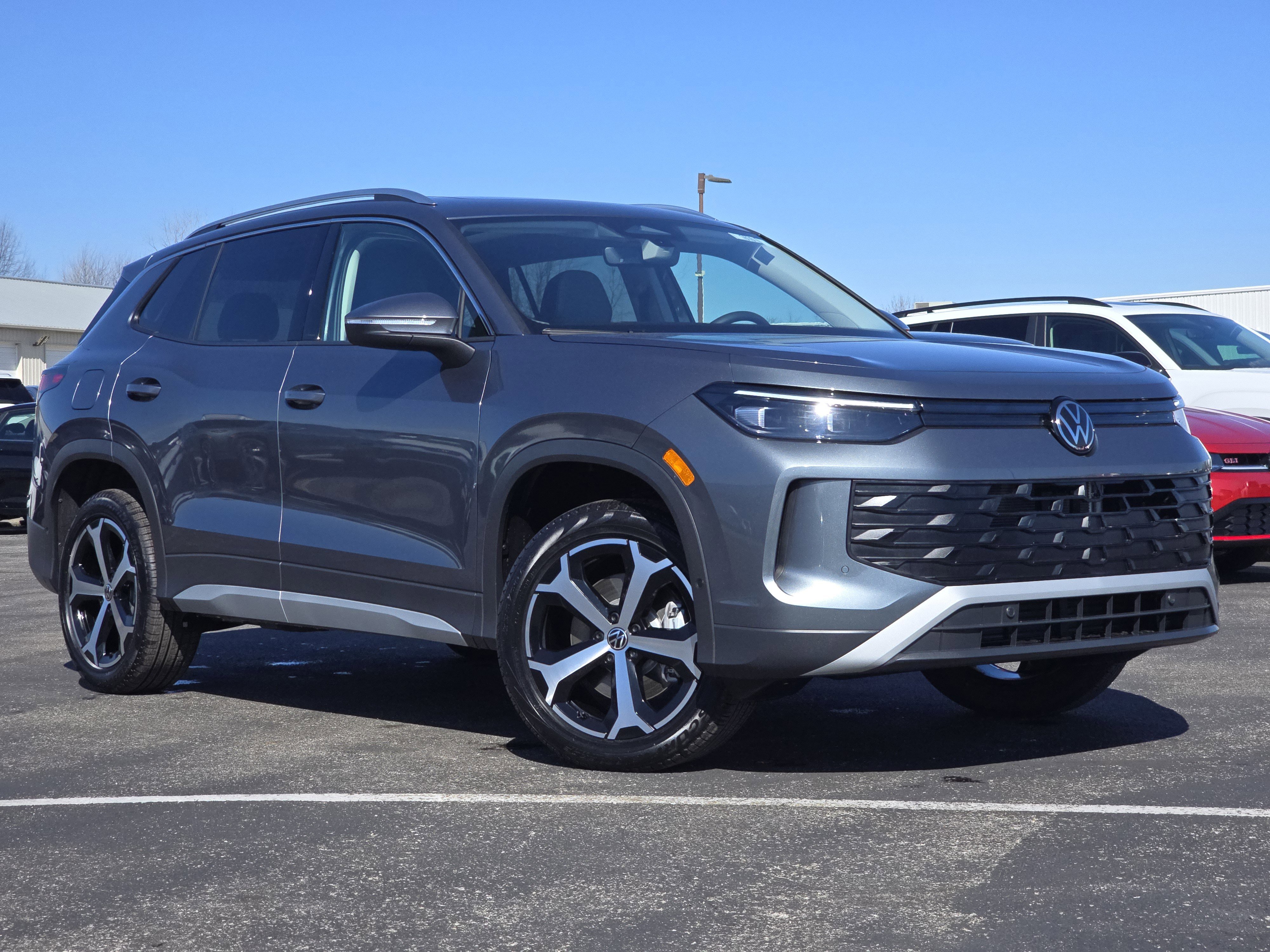 New 2026 Volkswagen Tiguan SE image 1