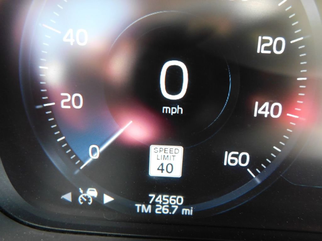 Used 2020 Volvo XC90 T5 Momentum w/ Protection Package Premier image 27