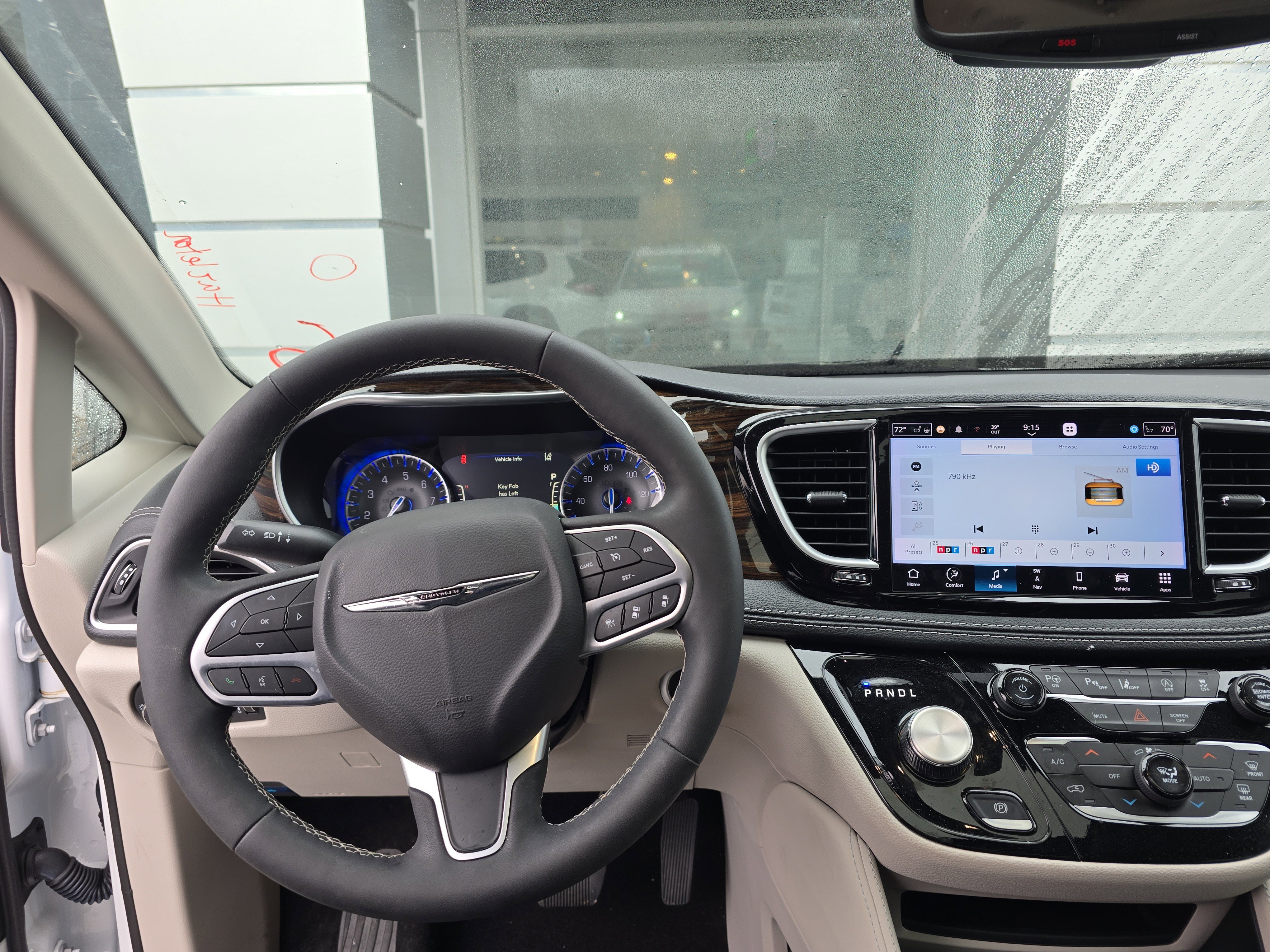 Used 2024 Chrysler Pacifica Limited image 16