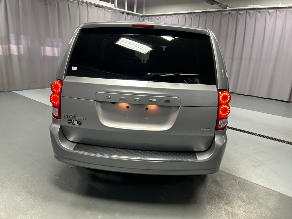 Used 2018 Dodge Grand Caravan SE w/ UConnect Hands-Free Group image 6