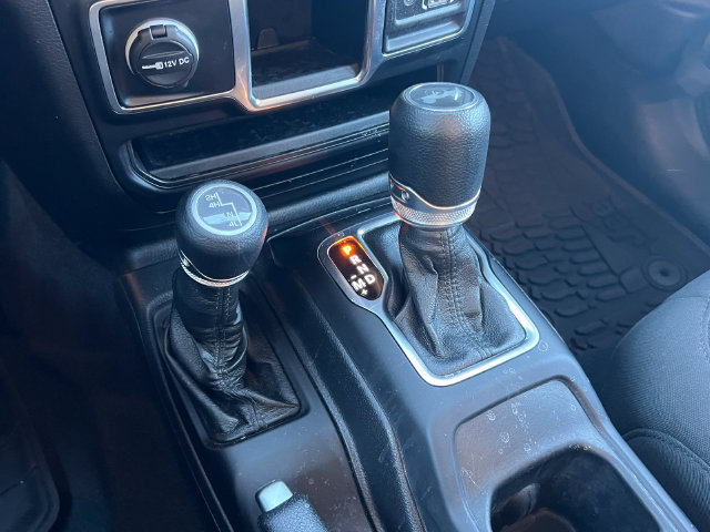 Used 2022 Jeep Wrangler Unlimited Sport AWD/4WD image 25