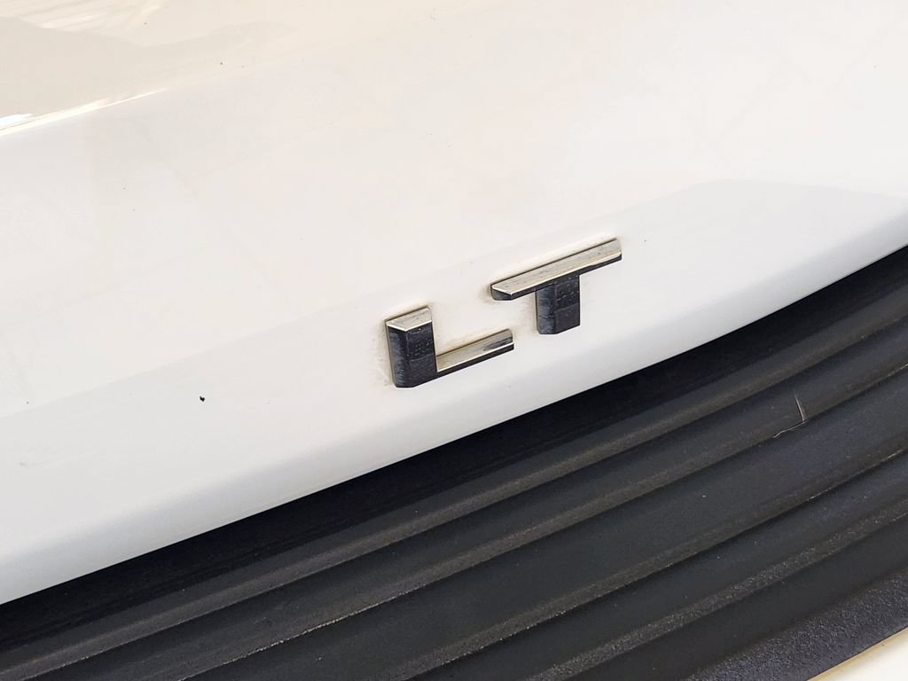 Used 2022 Chevrolet Suburban LT w/ Luxury Package RWD image 12
