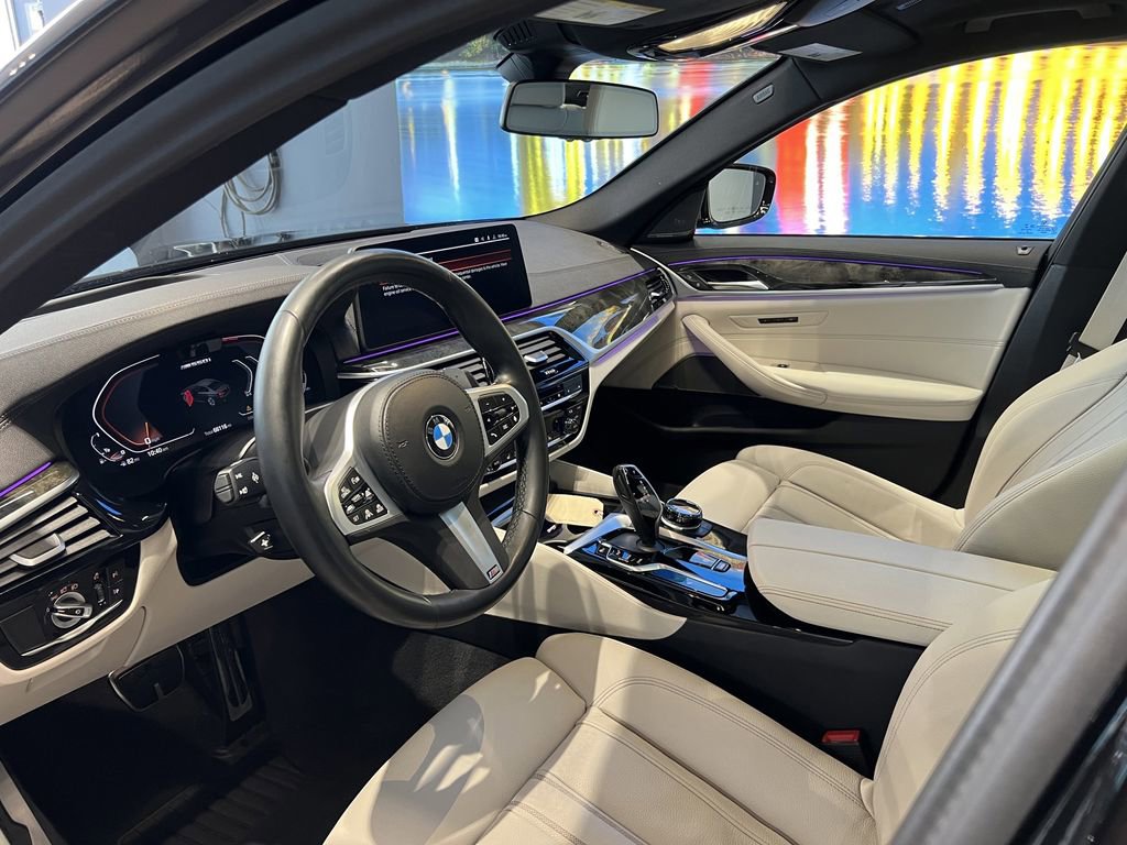 Used 2023 BMW M550i xDrive w/ Dynamic Handling Package image 12
