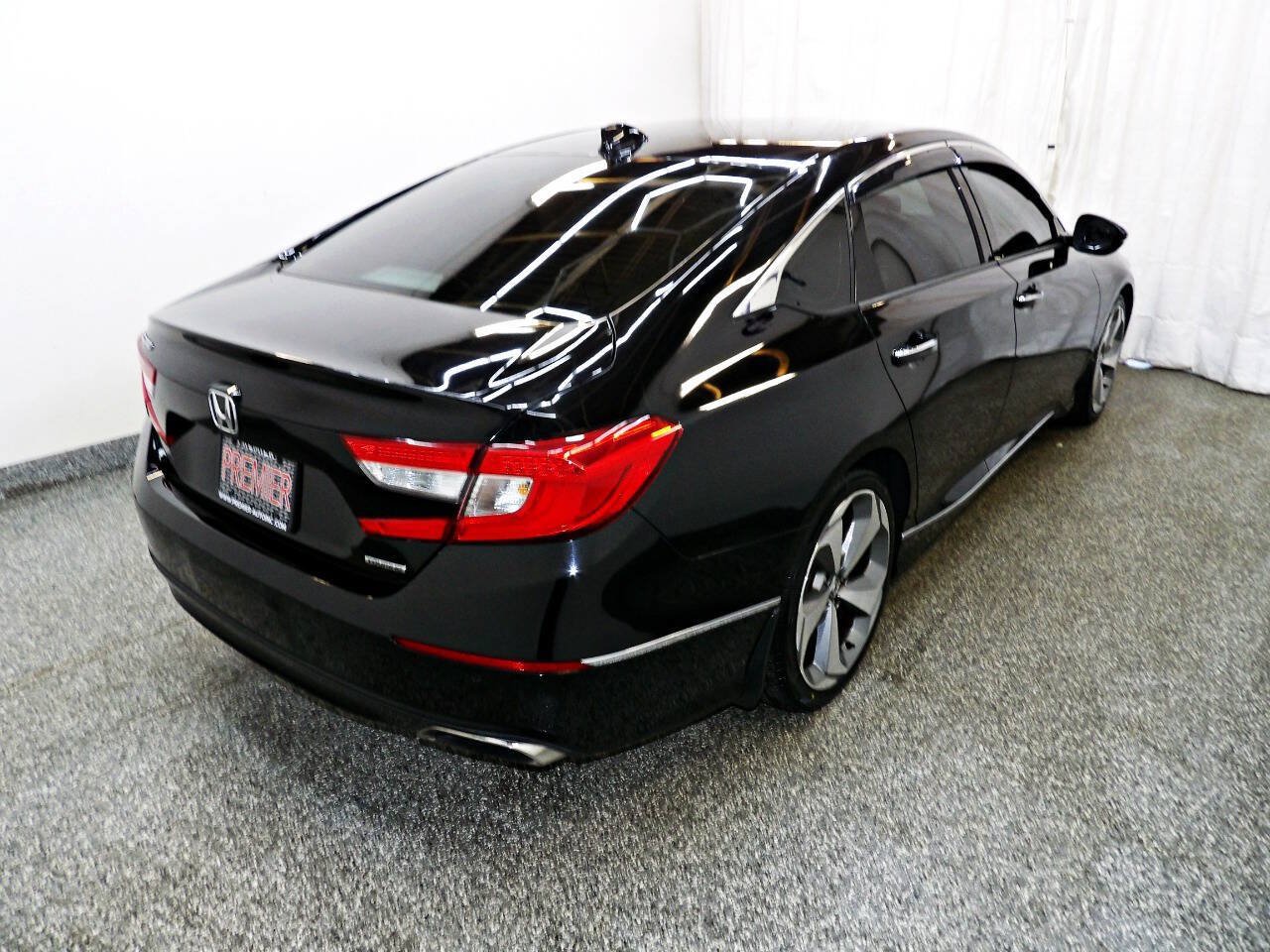 Used 2018 Honda Accord Touring image 6