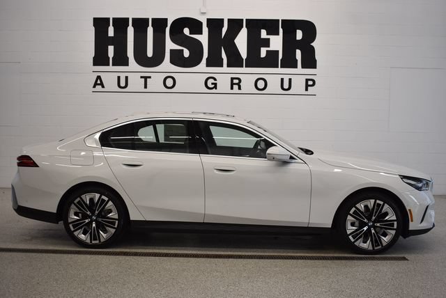 New 2027 BMW 530i xDrive w/ Premium Package AWD/4WD image 2