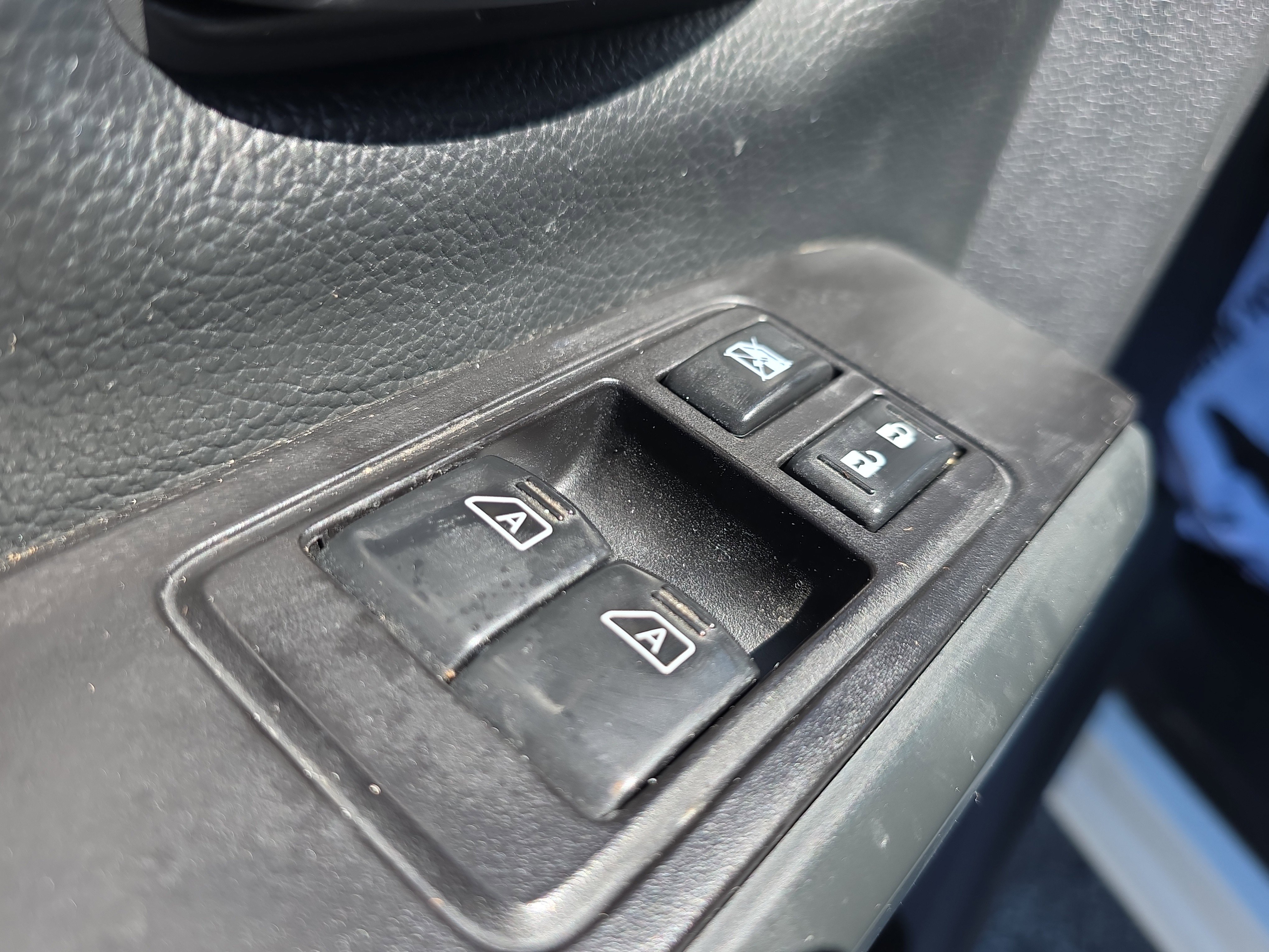 Used 2022 Nissan Titan S image 19