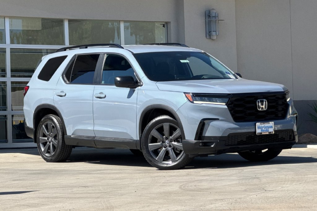 Certified 2024 Honda Pilot Sport image 2